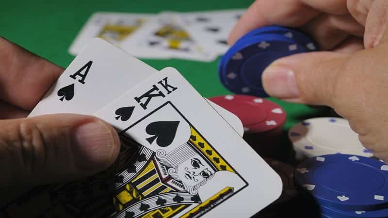 Cách đánh bài liêng siêu đơn giản tại Casino Mu9