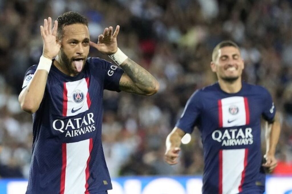 Neymar ăn mừng sau khi ghi bàn trong trận PSG vs Montpellier tại Parc des Princes, Chủ nhật (14/08/2022). (c) Ảnh AP